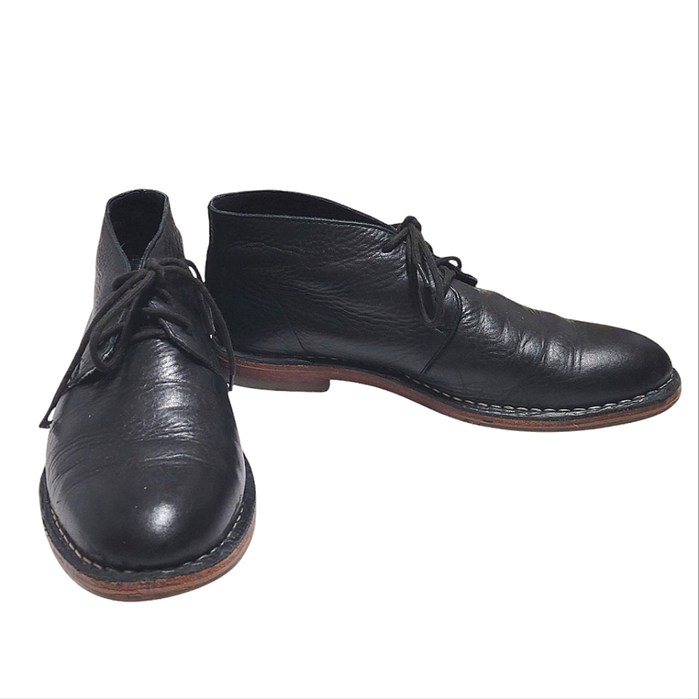 Black Leather Chukka Boots with Lace-Up Design